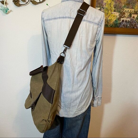 Threaded pear crossbody canvas bag - Picture 2 of 16